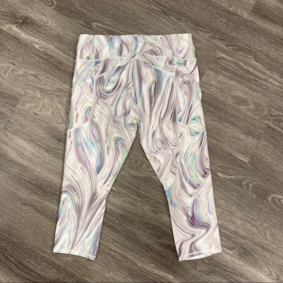 Athleta Contender Opal Capri in Powerlift - Picture 8 of 11